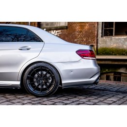Накладка сплиттер на задний бампер на Mercedes E W212 E63 AMG Sedan рестайл